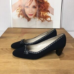 Rangoni Navy Bow Heels | 8.5 AA | Narrow Fit | Classic Dress Pumps